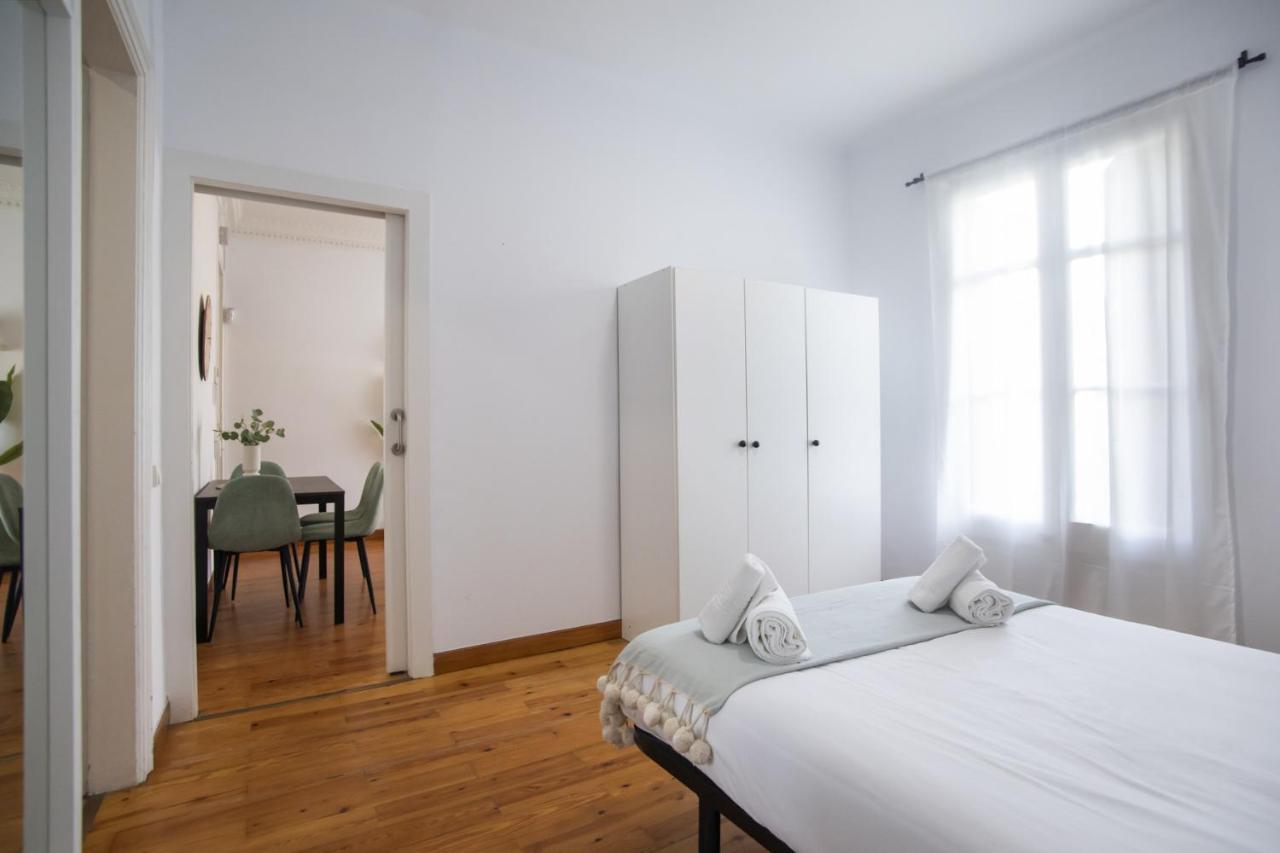 21par1005 - Beautiful In Paral-lel Barcelona